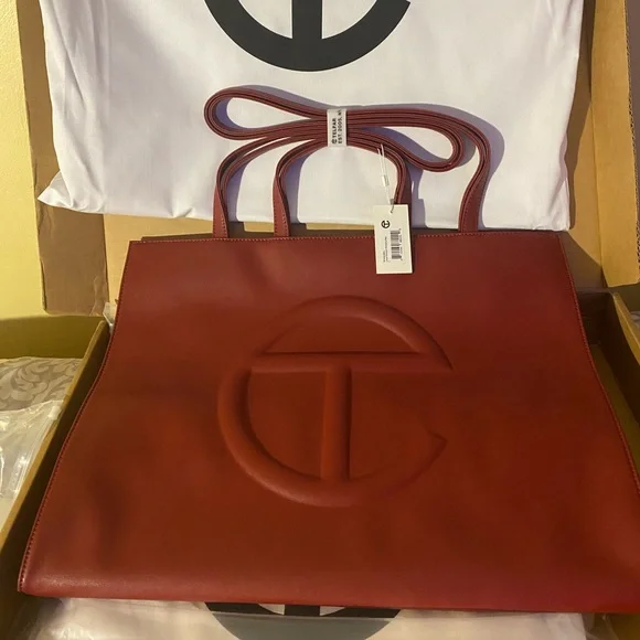 TELFAR authentic snap back. NWOT First Impression of My Telfar Medium Dark Olive Shopping Bag main image 3